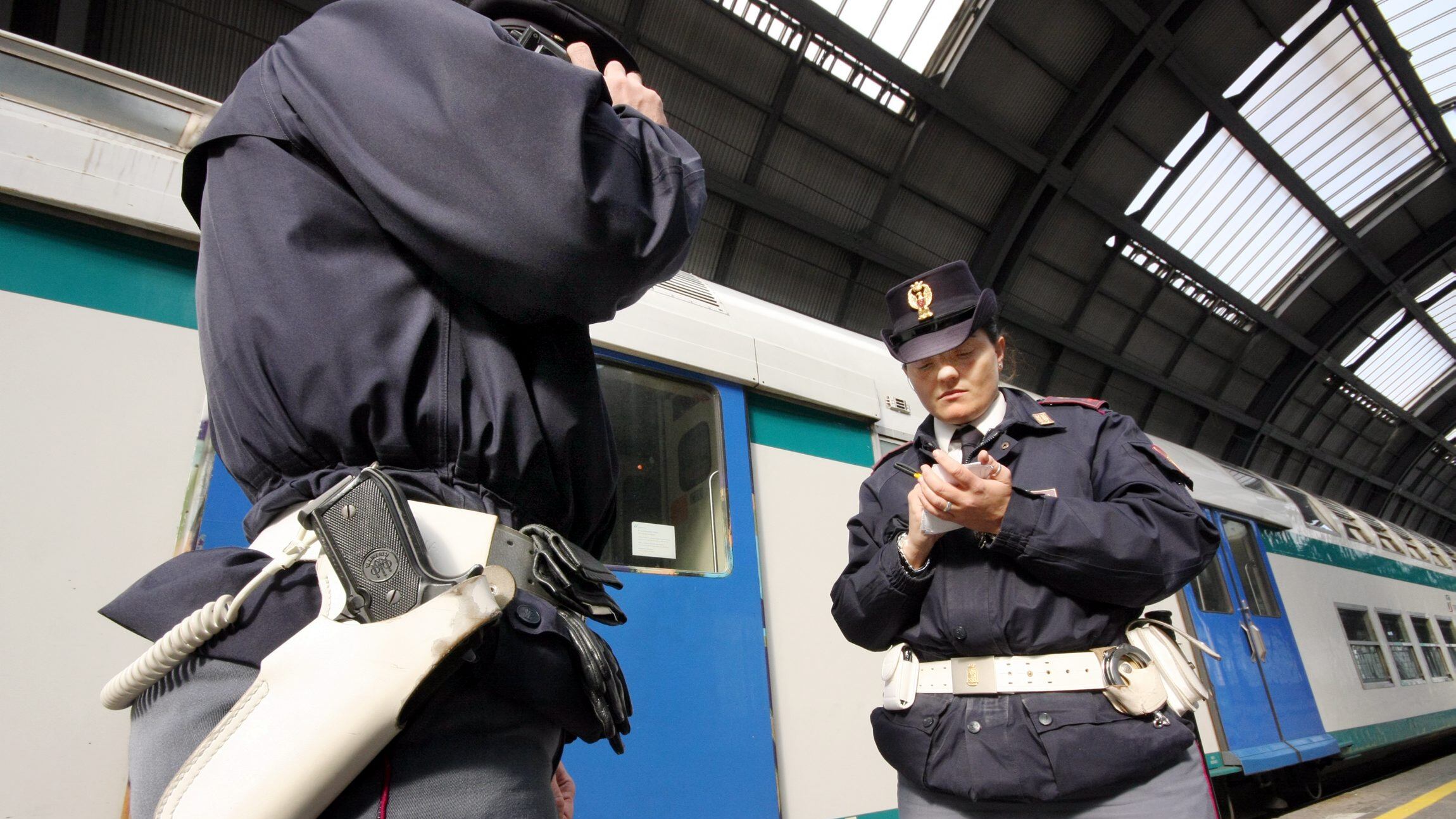 Aggredisce coppia di anziani e rischia il linciaggio