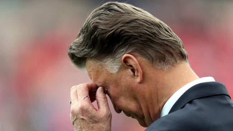 4 reti da una squadra di C, fuori dalla Coppa e contro Van Gaal si scatena la stampa