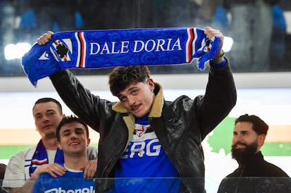Olly si commuove allo stadio 1