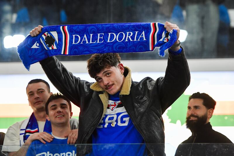 Olly si commuove allo stadio 1