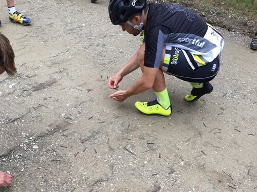 Giro d’Italia, chiodi sulle "strade bianche"
