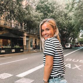 Mikky Kiemeney spopola su Instagram: gli scatti di lady de Jong 11