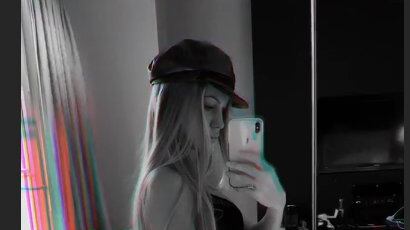 Taylor Mega è hot su Instagram in intimo e stivali