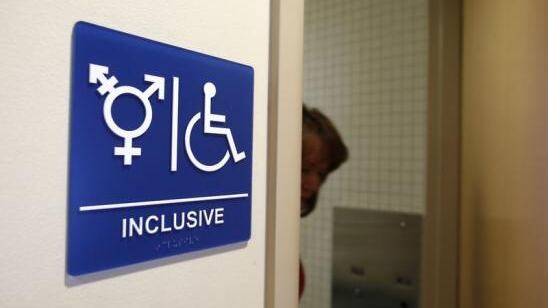 Houston boccia il gender: "No alle toilettes unisex"