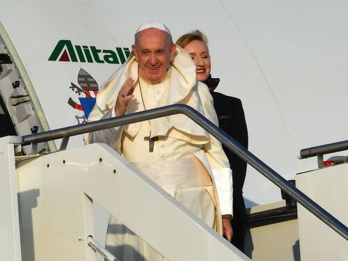 Il Papa verso l'Africa: "Onore se mi attaccano gli americani"