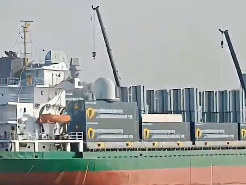 “Può trasportare lanciamissili e nascondersi”: ecco la super nave cinese che spaventa Taiwan