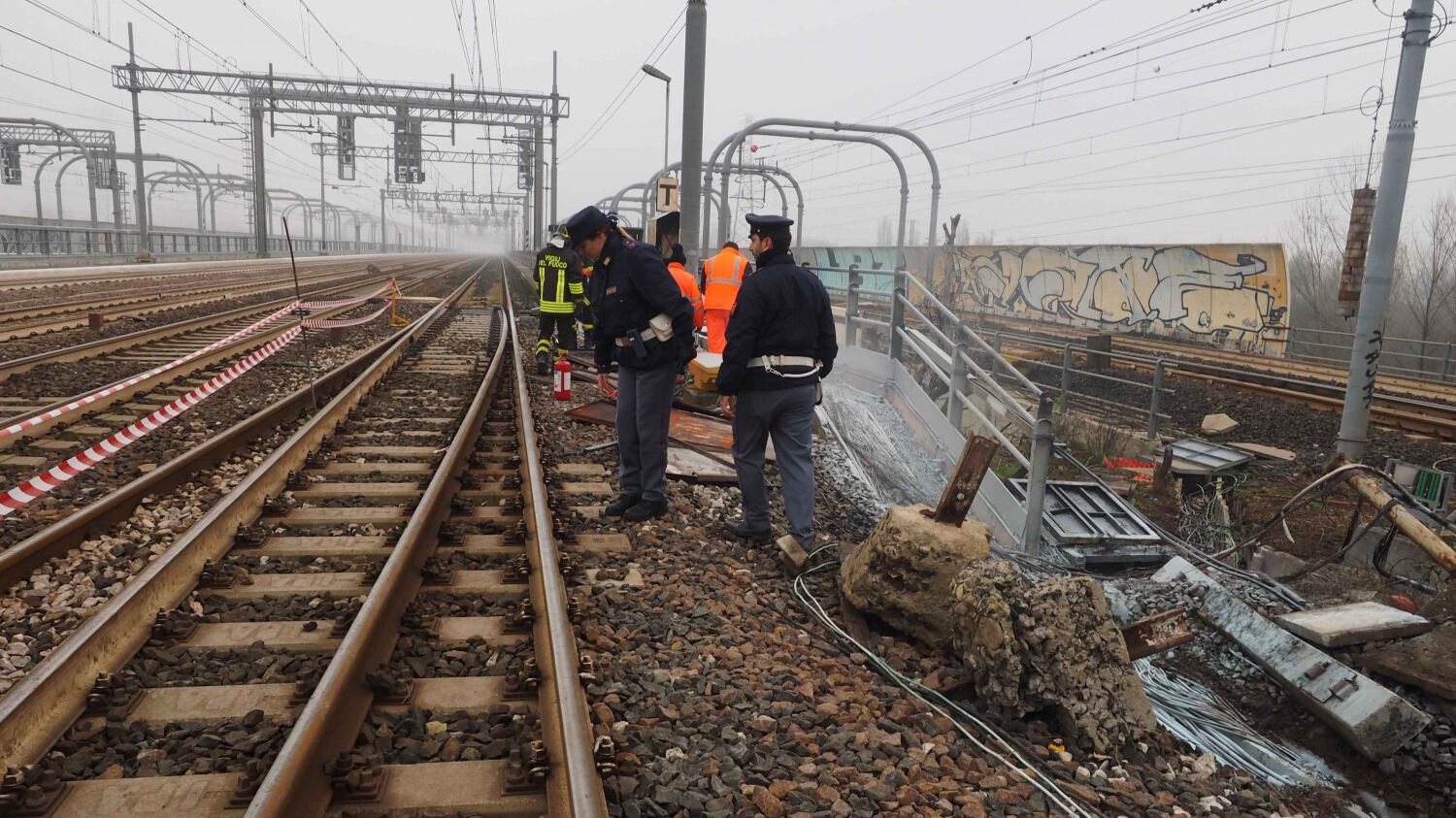 Tav, gli anarchici sfidano lo Stato: "Sabotare mille chilometri di rete
