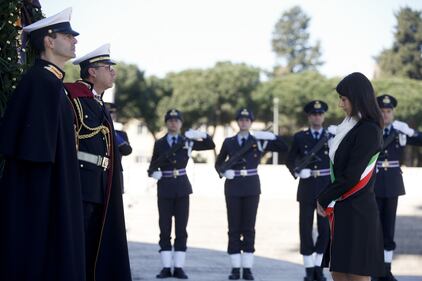 Virginia Raggi all'altare della Patria 4