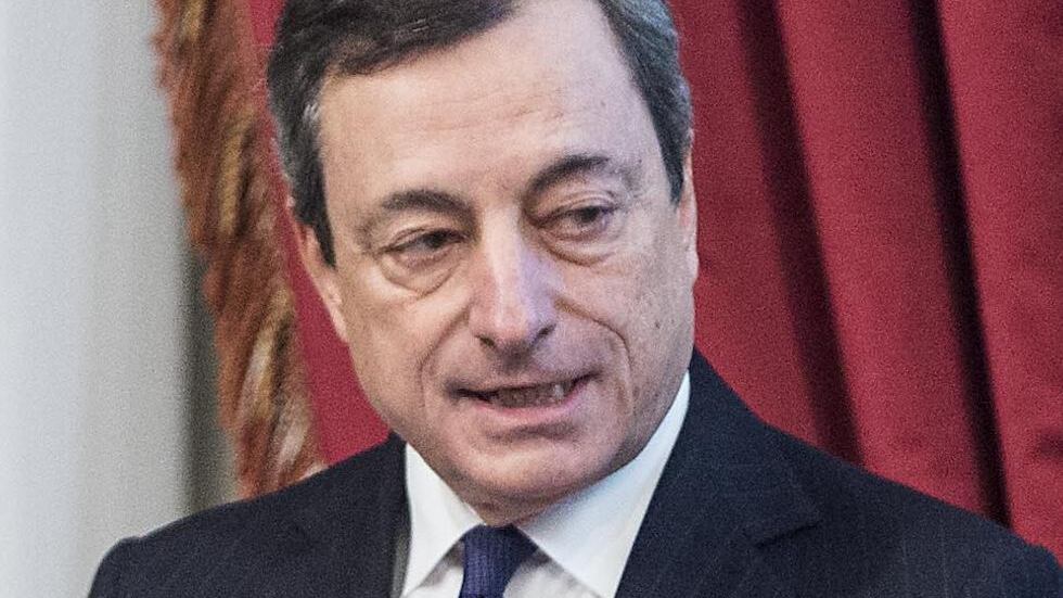 Gli italiani non spendono: l'inflazione cala allo 0,4%