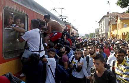 Macedonia, l'assalto dei clandestini ai treni per l'Europa 16