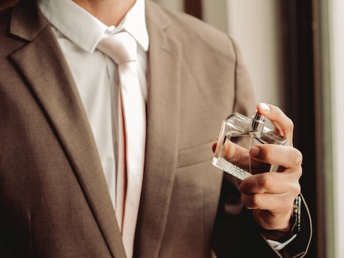 I 7 profumi iconici per l'uomo (che amano anche le donne)