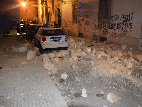 Paura a Lecce, crolla parte di un edificio in pieno centro storico
