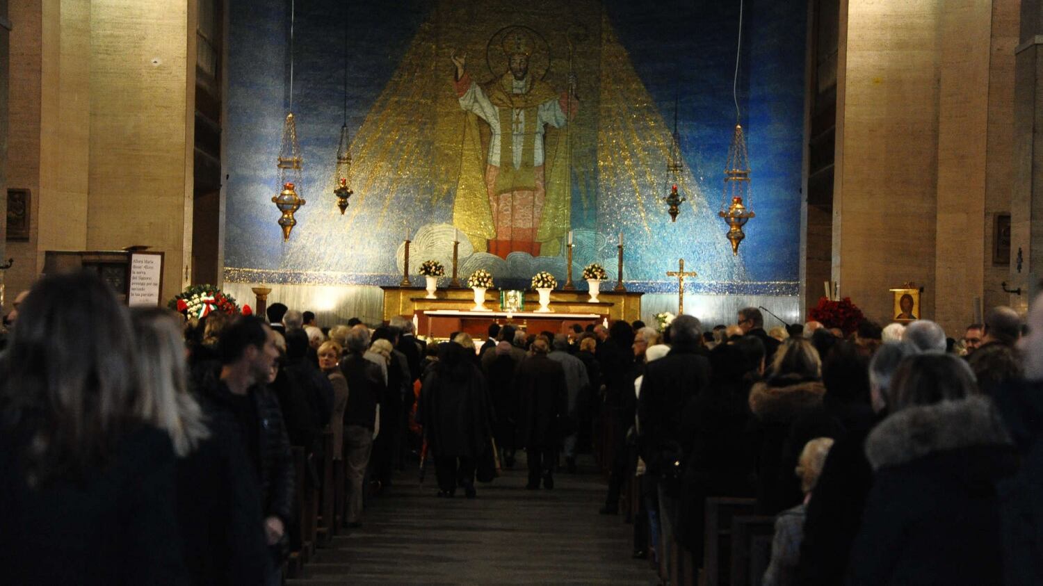 A Roma l'ultimo addio a Virna Lisi. L'abbraccio di amici e colleghi