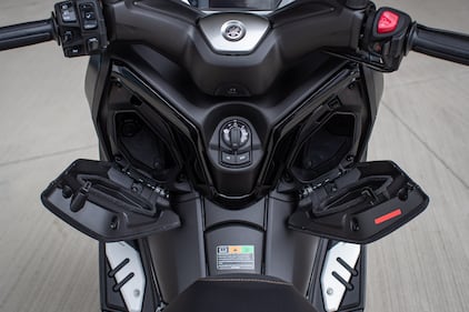 Yamaha XMAX 300 Tech Max: guarda la gallery 12