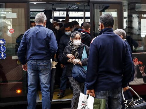 Il rischio contagio è alto. Ma l'ultimo Dpcm ha ignorato i trasporti pubblici