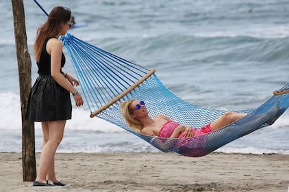 Michelle Hunziker al mare con Aurora prima dei saluti 2