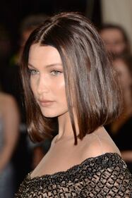 Bella Hadid hot in bikini bianco 8