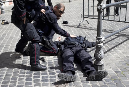 Sparatoria davanti Palazzo Chigi 5