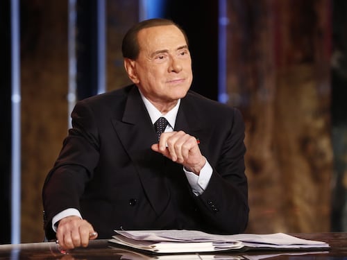 Berlusconi, notte tranquilla in ospedale. Trasferito in degenza