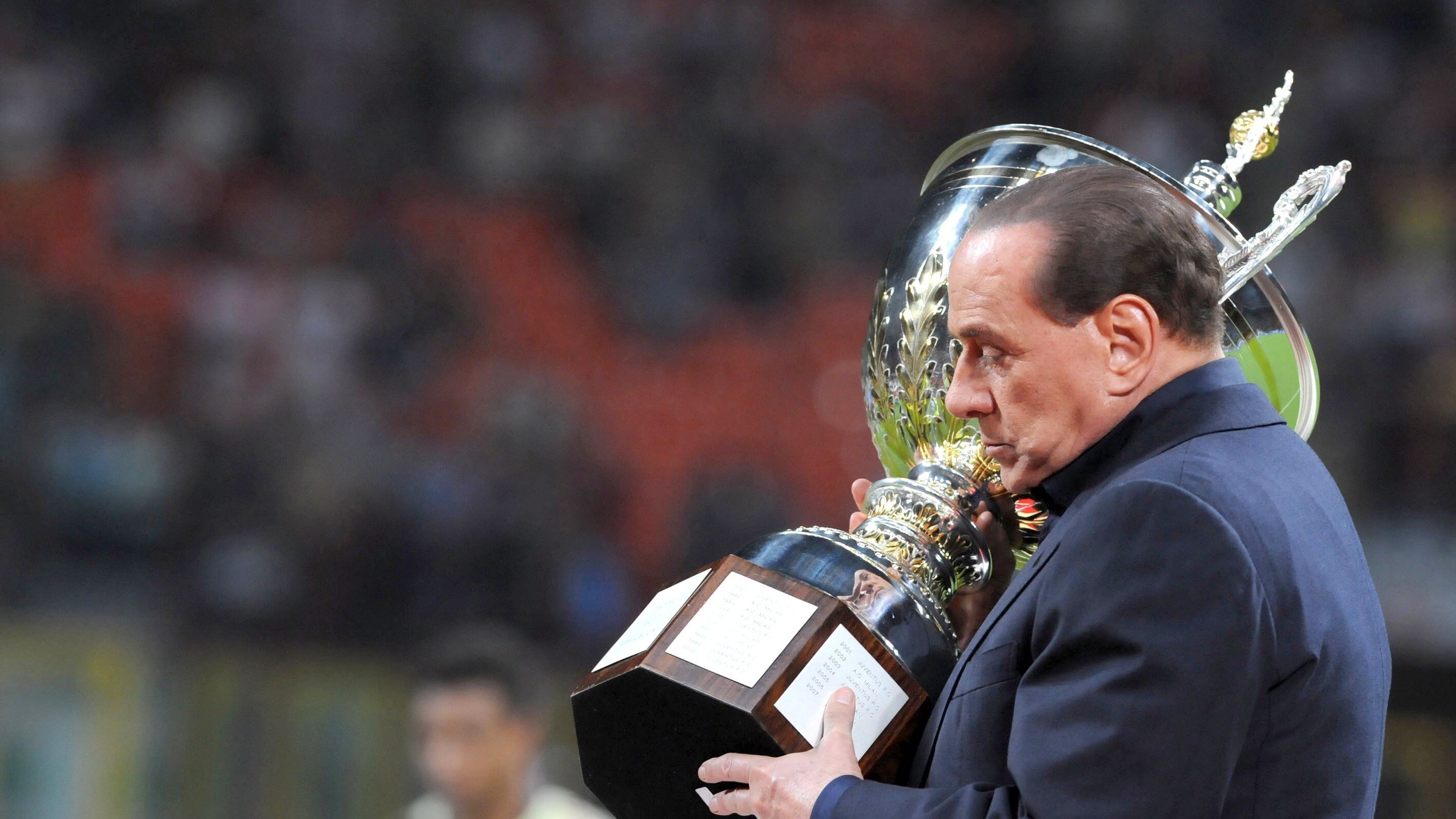 Berlusconi: "Se il 13 salta cessione mi riprenderò il Milan"