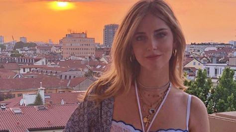 "Rifatti il seno, al posto delle ciliegie che ti ritrovi". E la Ferragni gela un utente