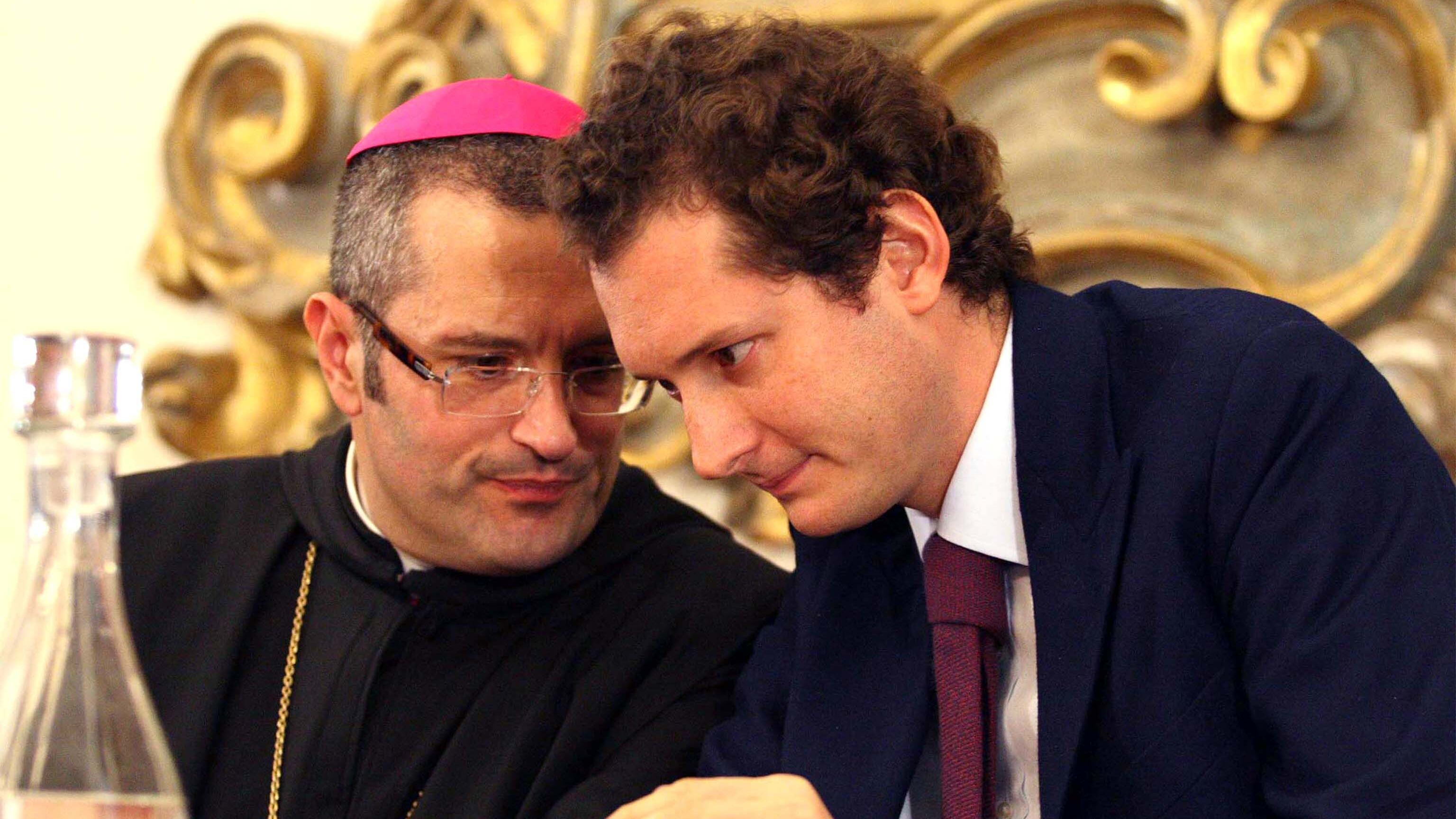 Si intascava le offerte per la carità: nei guai l'abate amico di Marrazzo