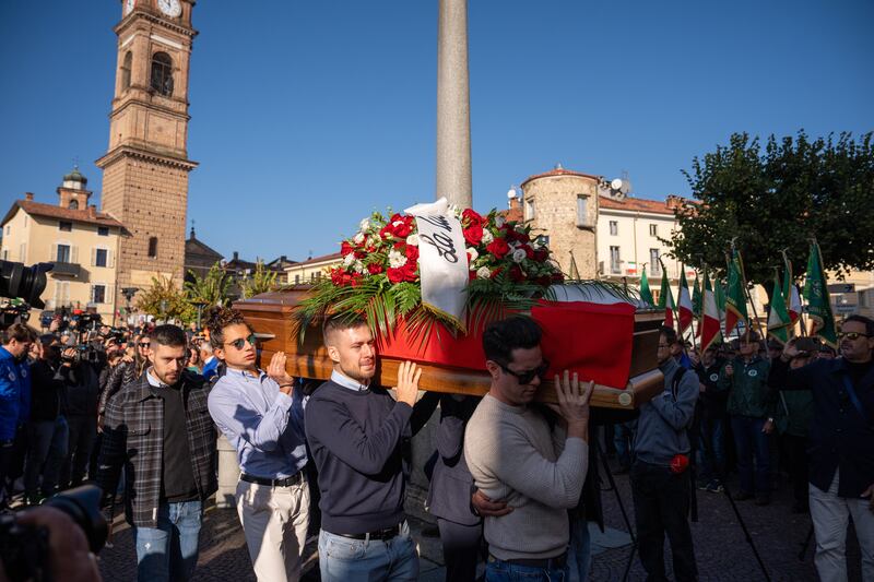 L'ultimo saluto a Matilde Lorenzi: le immagini più toccanti dei funerali 15