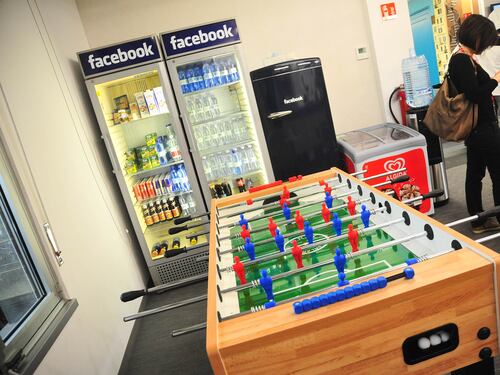 Calciobalilla e cucine in comune: la nuova sede milanese di Facebook