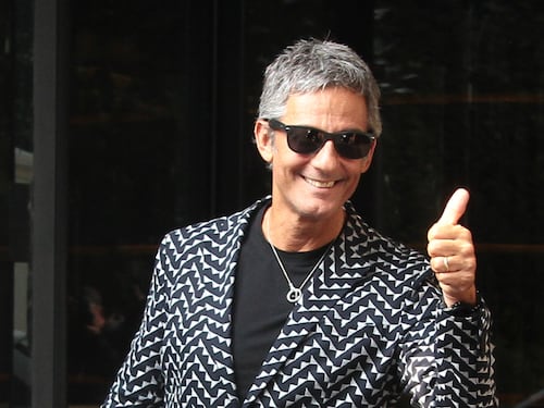 Fiorello chiama al telefono Baglioni: "Accetto l'invito, vengo al Festival"