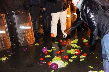 Tensioni alla Festa del Pd: blitz dei centri sociali 8