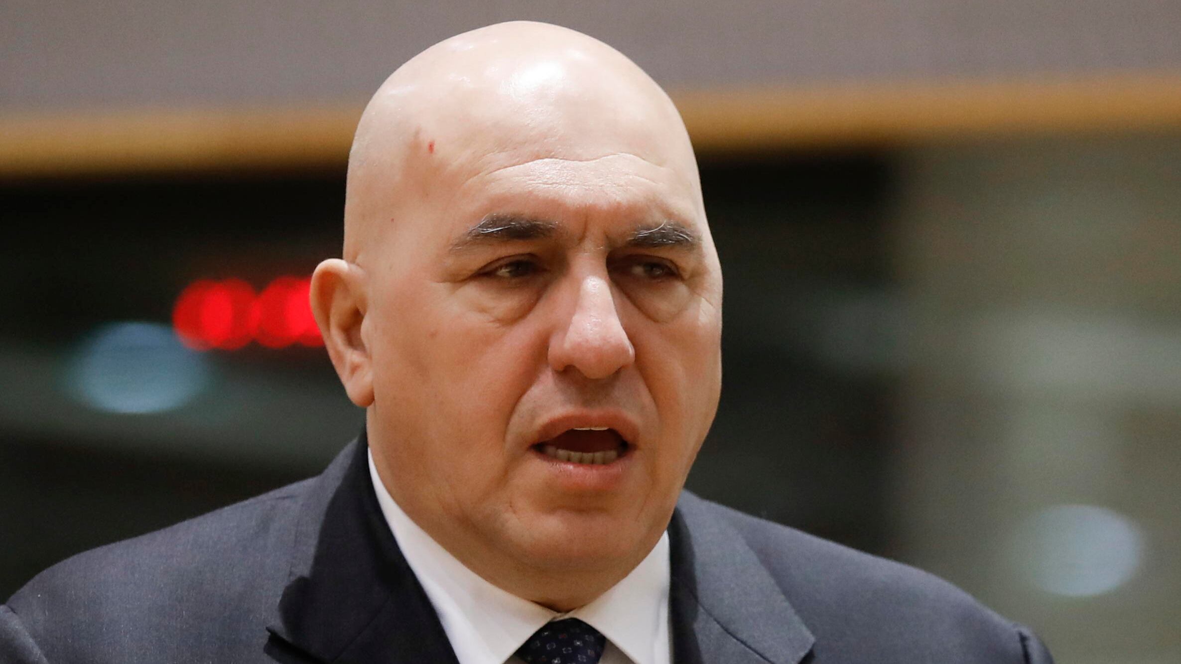 "Difficile spendere 200 miliardi in tre anni". Crosetto smaschera l'errore di Conte sul Pnrr