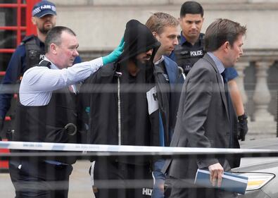 Arrestato uomo armato di coltelli vicino a Westminster 12