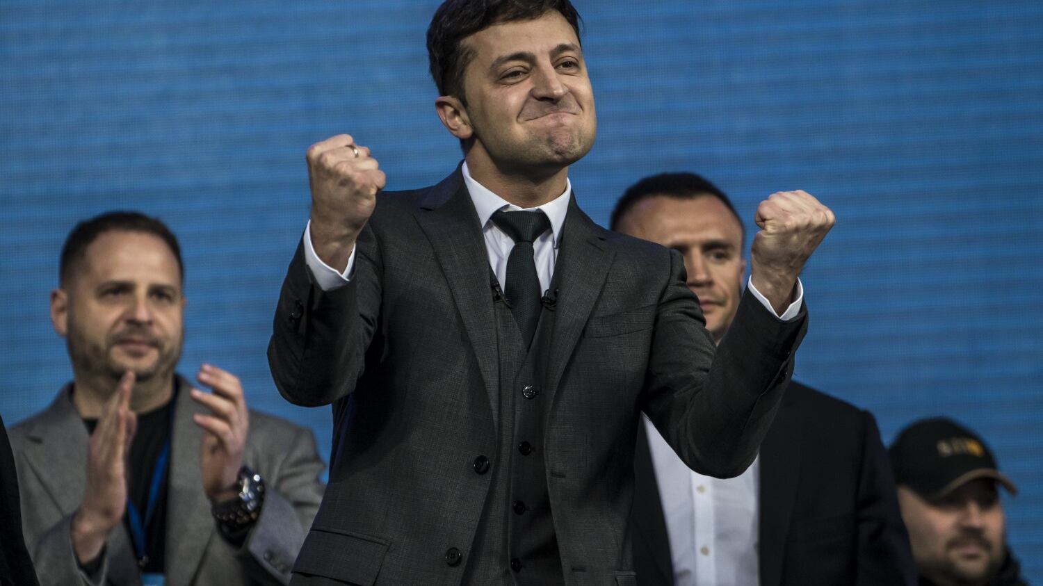 Ucraina, le elezioni chiamate da Zelensky sembrano confermare il suo successo