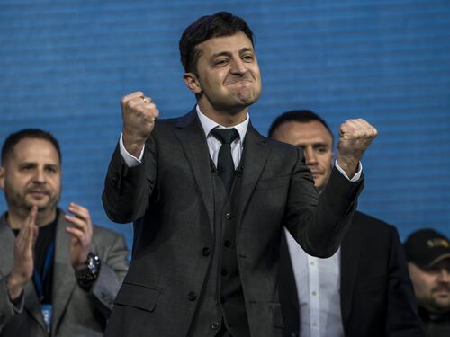 Ucraina, le elezioni chiamate da Zelensky sembrano confermare il suo successo