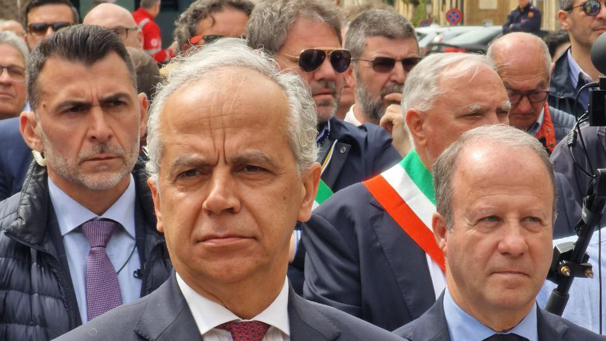 Pnrr, Piantedosi ai sindaci: i fondi ci sono. Decaro preoccupato: spiegazioni insufficienti
