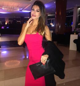 Cristina Buccino sensuale a letto 7