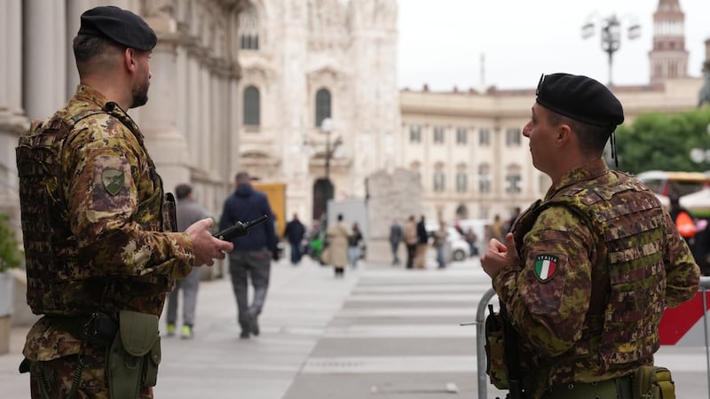 Manifestazioni in Italia, piazze blindate. A Roma oltre 50 giovani identificati, 20 portati in Questura: si valuta il fermo preventivo