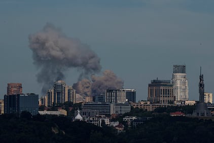 Raid di Mosca a Kiev: le immagini della distruzione 10