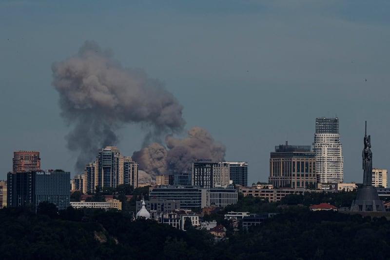 Raid di Mosca a Kiev: le immagini della distruzione 10
