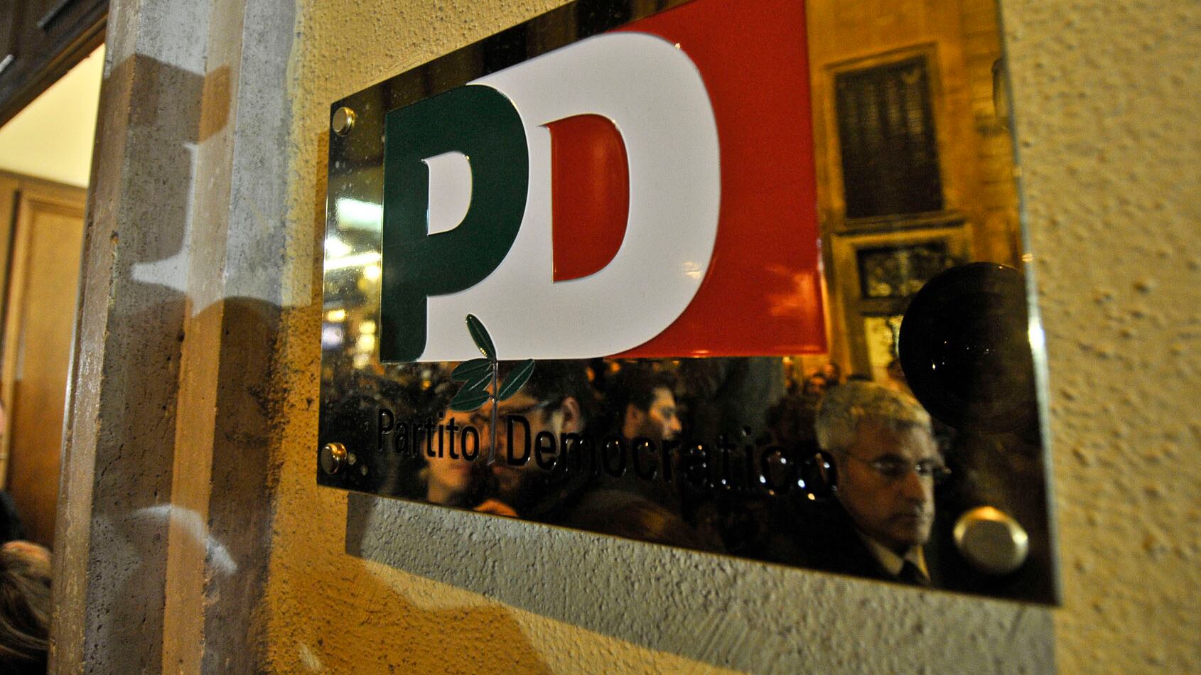 Firenze, ordigno rudimentale contro la sede del Pd