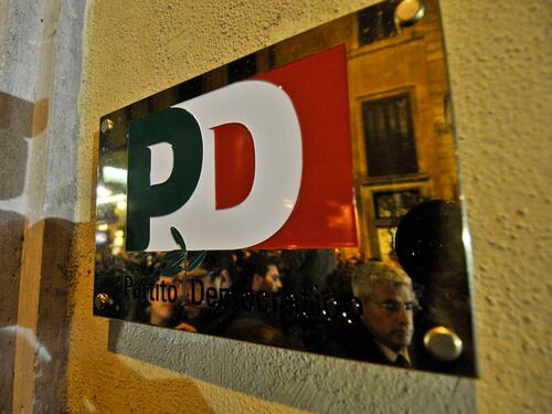 Firenze, ordigno rudimentale contro la sede del Pd