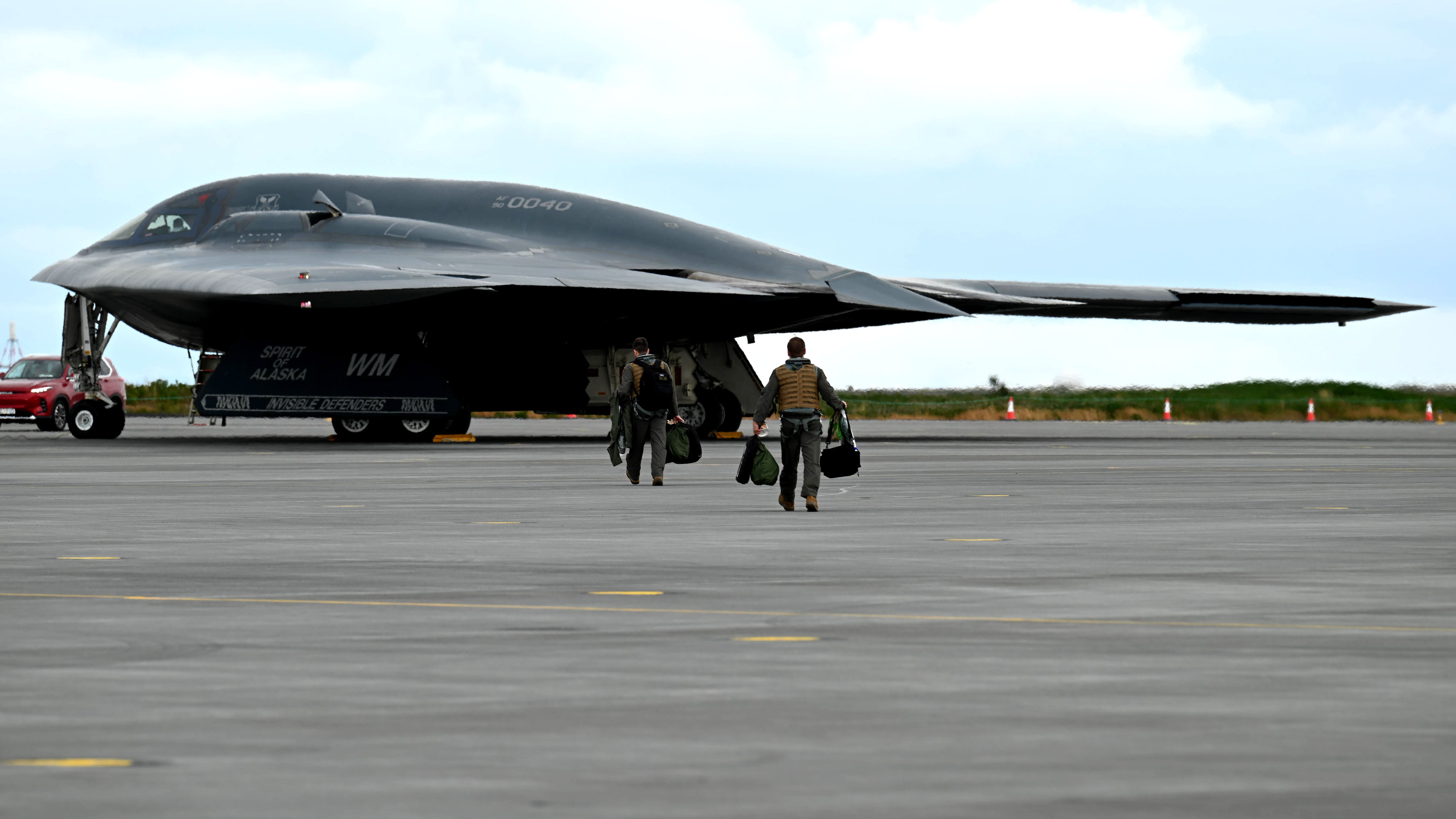 Super bomba e bombardieri B-2: così gli Usa possono distruggere i bunker nucleari di Teheran