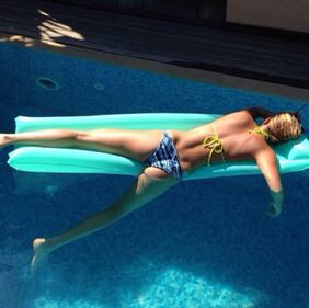 Bar Rafaeli e gli scatti su Instagram 15