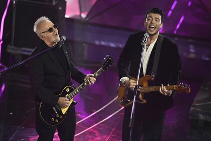 Sanremo 2024: ecco il look della quarta serata del Festival dei The Kolors 9