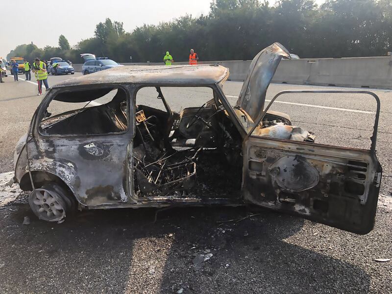 Tragedia sulla Torino-Pinerolo: padre e figlia morte nel rogo dell’auto 3