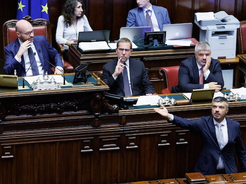 Fdi presidia l’Aula e allontana le urne. Attesa per il D-day