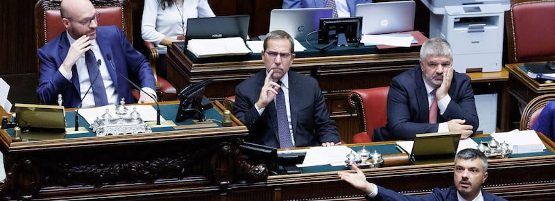 Fdi presidia l’Aula e allontana le urne. Attesa per il D-day