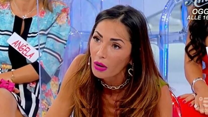 "Abbiamo fatto l'amore", "Non ti è piaciuto": imbarazzo a Uomini e Donne