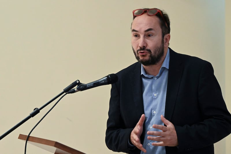 “Vietato inneggiare a Hamas?”. Il comunista Acerbo imbarazza la Schlein