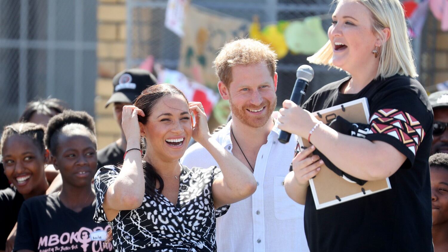 Abiti già usati e low-cost nelle valigie di Meghan in Sudafrica
